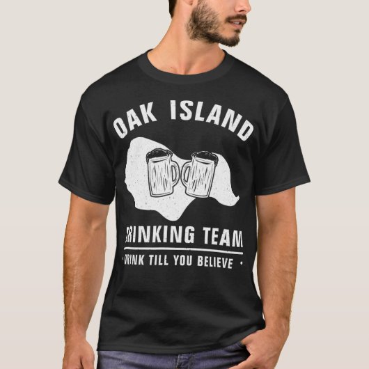 Oak Island Drinking Team Funny Templar Mystery Tシャツ (正面)
