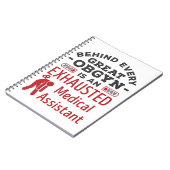 OBGYNの素晴らし疲れ果てた医療助手の後ろに ノートブック (左側)