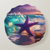Ocean beach with violet starfish ラウンドクッション (裏面)