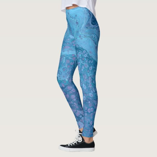 Ocean Breeze 3 Soft Blue Purple Abstract Leggings レギンス (左)