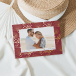 Ocean Coral Border | Horizontal Photo 箔シーズンカード<br><div class="desc">Chic coastal style holiday card adds nautical flair to your Christmas greetings. Perfect for sharing a vacation photo, or for families who live in coastal, tropical, warm weather or island locales, this elegant design features your favorite horizontal or landscape oriented photo with a border of ocean coral in luxe gold...</div>