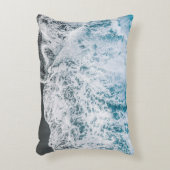 Oceanic Serenity Beach Water Pillow アクセントクッション (正面(垂直))