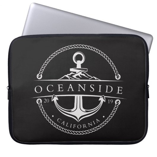 Oceanside California 2019 帆船の錨 ラップトップスリーブ (正面)