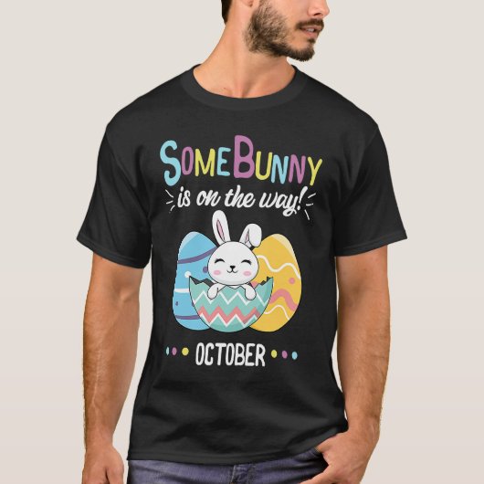 October Baby Reveal Easter Pregnancy Announcement Tシャツ (正面)