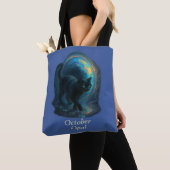October Opal - Black Cat & Iridescent Portal トートバッグ (クローズアップ)