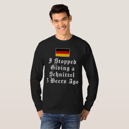 Octoberfest Schnitzel German Beer Drinking Garmany Tシャツ (正面フル)