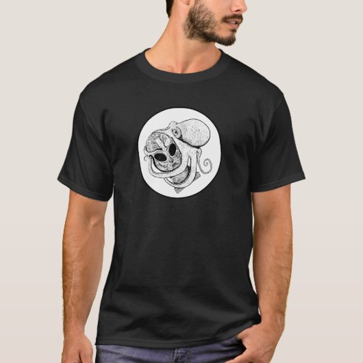 Octogray - 不思議なタコとエイリアンの彫刻 tシャツ (正面)