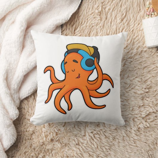 Octopus at Music with Headphone クッション (ブランケット)