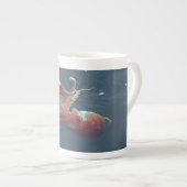 Octopus Mug – Ocean Inspired Cephalopod Art Coffee ボーンチャイナマグカップ (正面右)