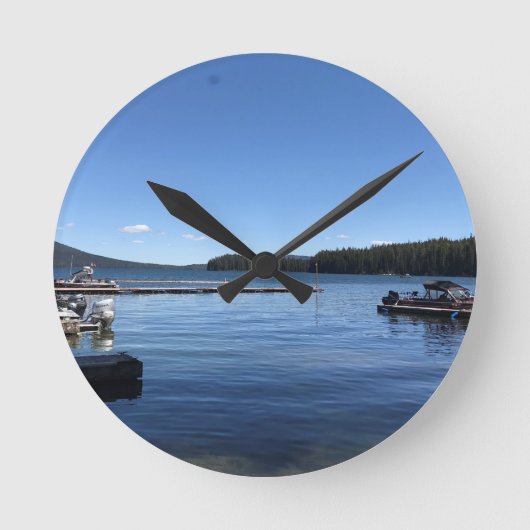 Odell Lake、または ラウンド壁時計 (正面)