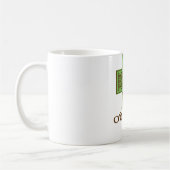 O'Donnellのロゴの緑およびブラウン コーヒーマグカップ (左)