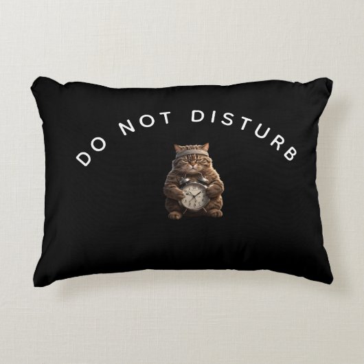 Off Duty Gym Cat Throw Pillow アクセントクッション (正面)