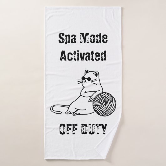 Off Duty Lazy Cat. Funny Spa Mode Activated バスタオル (バスタオル)