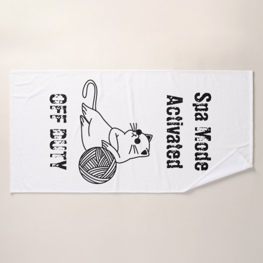 Off Duty Lazy Cat. Funny Spa Mode Activated バスタオル (バスタオル)