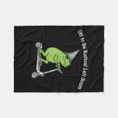 Off to be radical left scum funny frog meme フリースブランケット (正面(横))