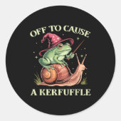 Off To Cause A Kerfuffle Whimsical Wizard Frog Mem ラウンドシール (正面)