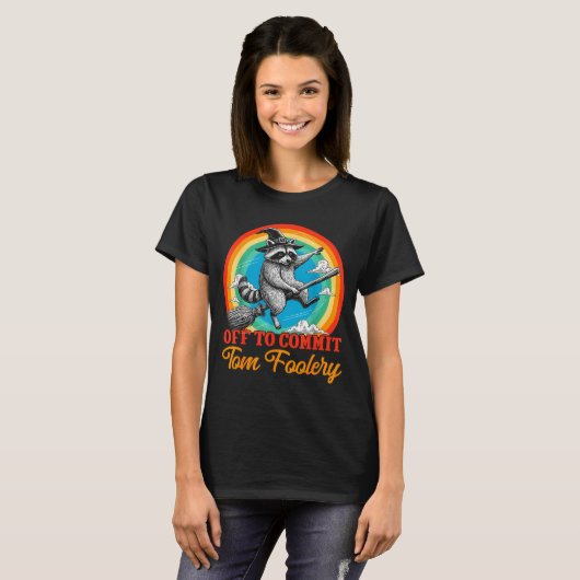 Off To Commit Tom Foolery Raccoon Funny Retro Desi Tシャツ (正面フル)