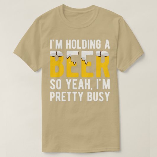 Offensive Im Holding A Beer So Yeah I am Pretty Bu Tシャツ (デザイン正面)