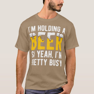 Offensive Im Holding A Beer So Yeah I am Pretty Bu Tシャツ