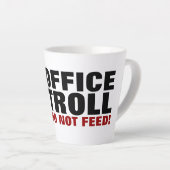 Office Troll Do Not Feed! インターネット荒らしのキャラクター カフェラテマグ (右アングル)