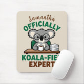 Officially Koala-fied Expert Funny Coffee Pun マウスパッド (マウス)