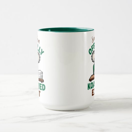 Officially Koala-fied Expert Funny Coffee Pun マグカップ (中央)