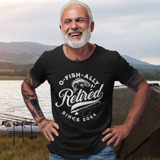 Ofishally Retired 2024 Funny Fishing Tシャツ