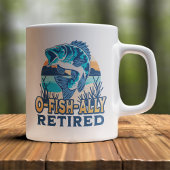 Ofishally Retired Funny Fishing コーヒーマグカップ
