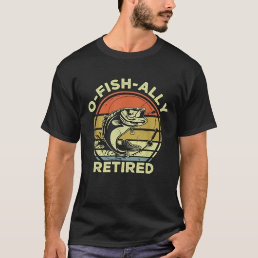 Ofishally Retired Funny Fishing Tシャツ (正面)