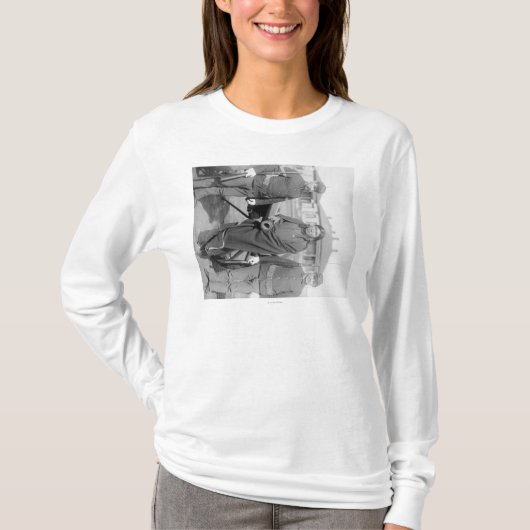 Oglalaの2つの白の兵士を持つインドの沢山の馬 Tシャツ (正面)