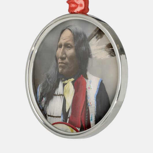 Oglalaスー族1899のインディアンのヴィンテージの叫び メタルオーナメント (左)