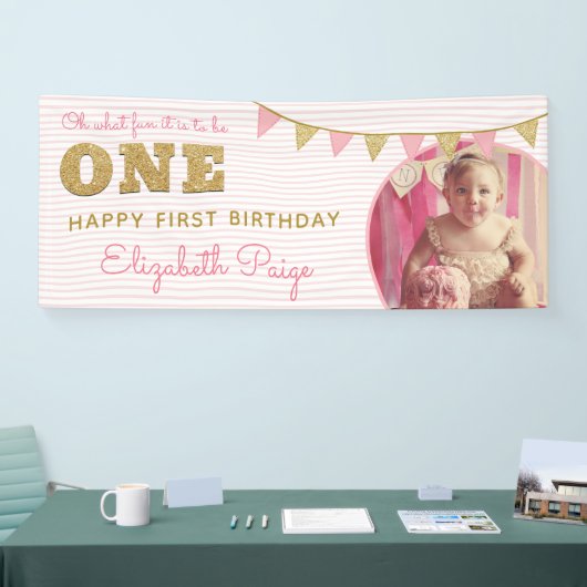 Ohどのようなおもしろいをワンピンク&金ゴールドファースト誕生日 横断幕 (トレードショー)