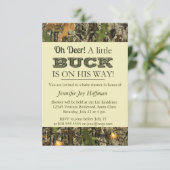 Ohシカは彼の方法に、小さい木びき台あります! 迷彩柄の招待 招待状 (スタンド正面)