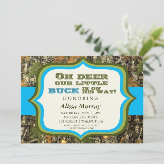 Ohシカは彼の方法ベビーシャワーに私達の小さい木びき台あります 招待状 (スタンド正面)