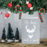 Oh Deer, What A Year! Funny Christmas 箔カード<br><div class="desc">Send out this year's holiday greetings in style with these unique and modern holiday cards. Easily add your custom wording to these holiday cards by using the "Edit this design template" section,  or click the "Customize it" button to access more advanced editing tools.</div>