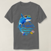 Oh Whale orca wearing sunglasses funny bright colo Tシャツ (デザイン正面)