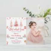 Oh Whatおもしろいクリスマスピンクツリー誕生日写真 招待状 (スタンド正面)