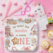 Oh What Fun Gingerbread 1st Birthday Girl ペーパープレート (パーティー)