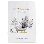 Oh What Fun Modern Winter Sleigh Floral Christmas ミディアムペーパーバッグ (裏面)