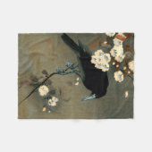 Ohara Kosonのヴィンテージによるカラスそして花 フリースブランケット (正面(横))
