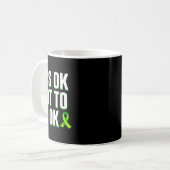 OkおもしろいはOkではないメンタルヘルス認識度 コーヒーマグカップ (正面左)