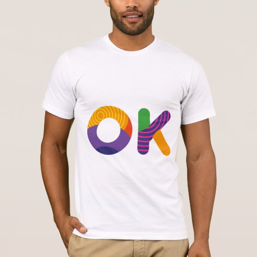 OKおもしろいカラフル文字 Tシャツ (正面)