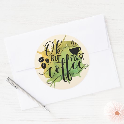 OKが最初のコーヒーの緑の水の色の背景 ラウンドシール (封筒)