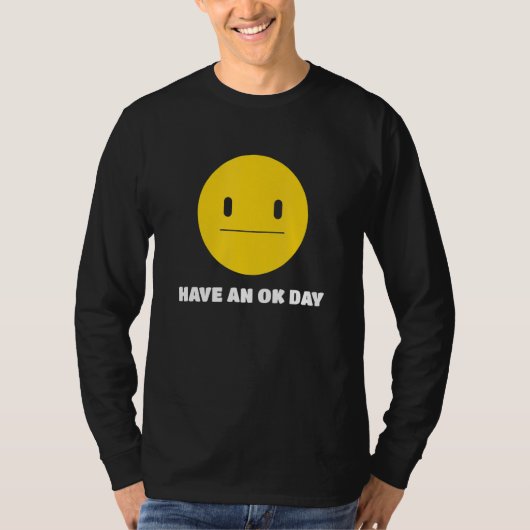 OKの日を無駄にした顔とスマイルを持つ Tシャツ (正面)