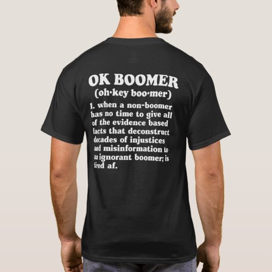 OKブーマーOKBOOMER定義ミームミレニアル Tシャツ (裏面)