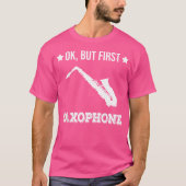Ok But First Saxophone Funny Sax Jazz Player Saxop Tシャツ (正面)