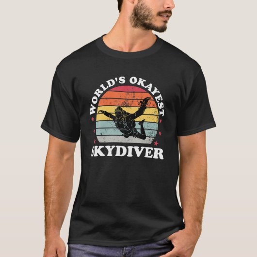 Okayest Skydiver Funny Skydiver Skydiving Parachut Tシャツ (正面)