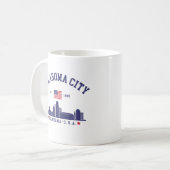 Oklahoma City Skyline – Stars & Stripes コーヒーマグカップ (正面左)
