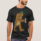 Oktoberfest Bigfoot Beer Funny Drinking Shirt Tシャツ (正面)
