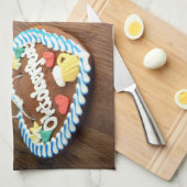 Oktoberfest gingerbread heart with hop on table キッチンタオル (四つ折り)